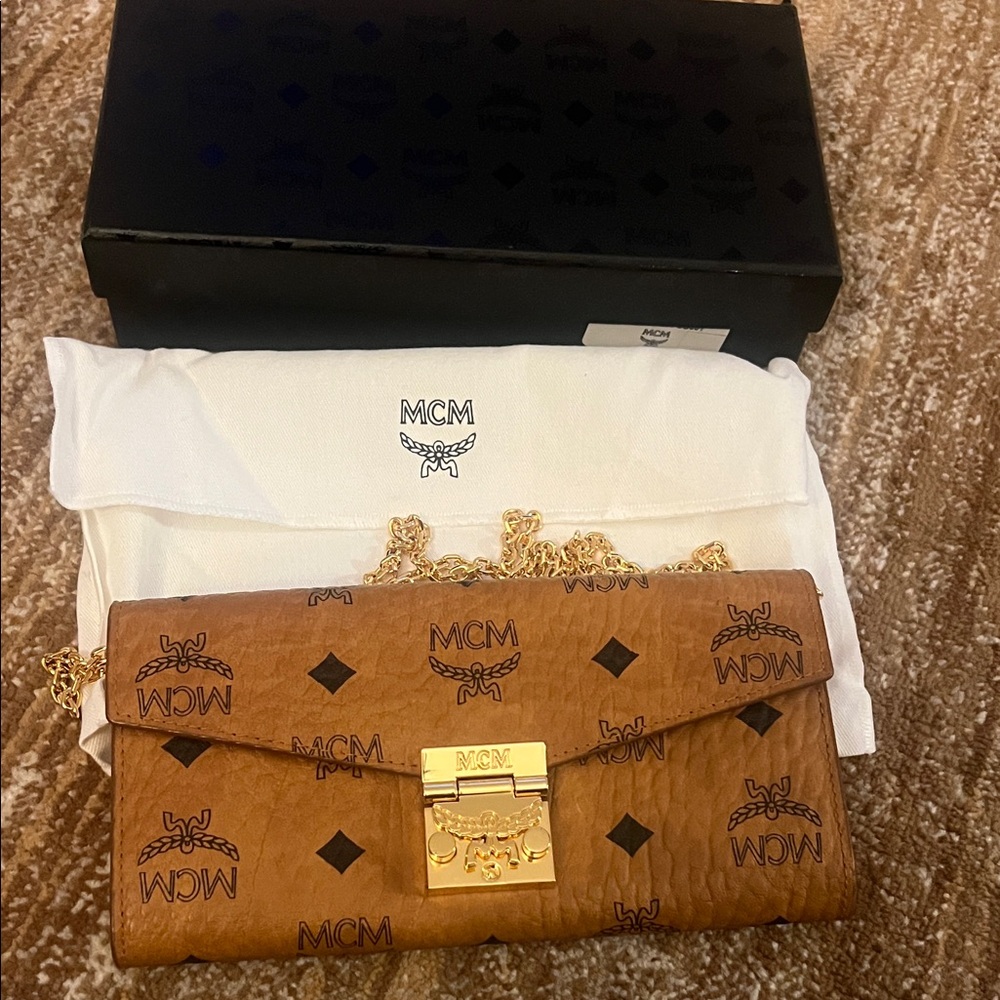 MCM Tracy wallet chain